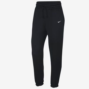 Brand New Women’s Nike Therma-fit Sweatpants